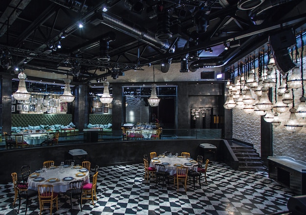 Restaurant intérieur du grand hall d'événement