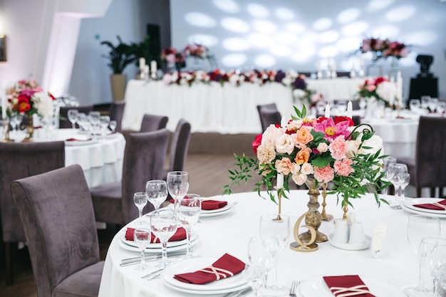 Photo gratuite restaurant de mariage décoré