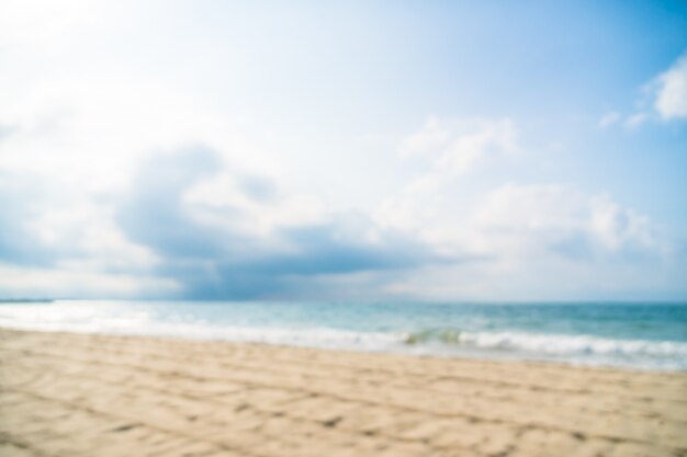 Résumé flou défocalisé belle plage et la mer