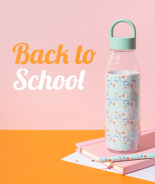 Retour à l'école avec bouteille d'eau