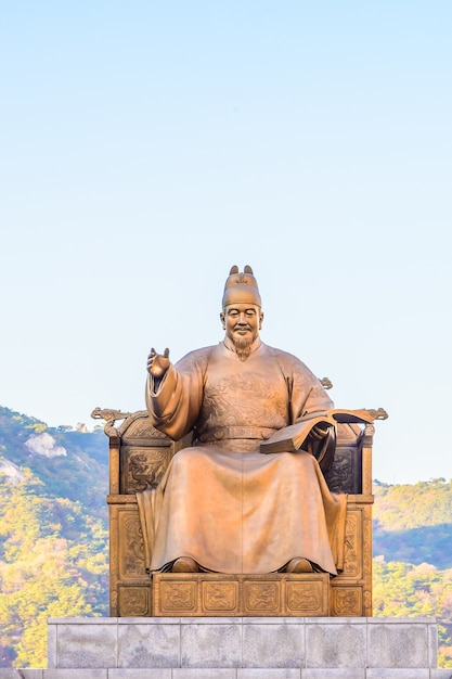 Photo gratuite roi sejong statue dans seoul ville