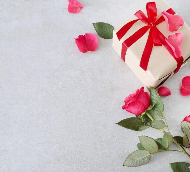 Roses et coffret cadeau pour la Saint Valentin