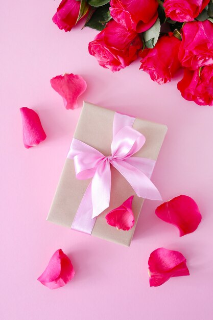 Roses et coffret cadeau pour la Saint Valentin