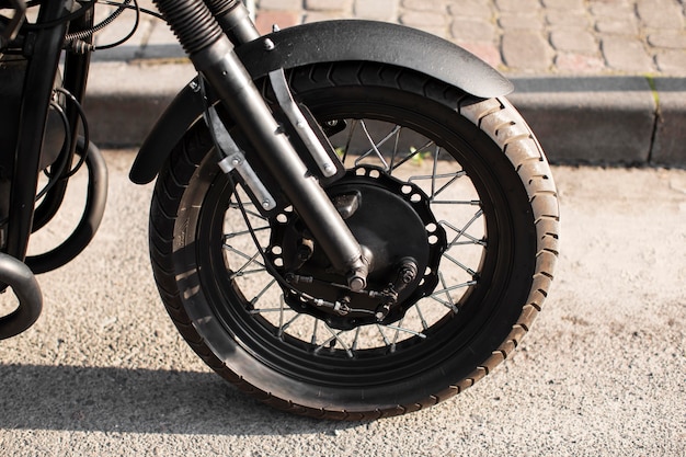 Photo gratuite roue de moto avant gros plan