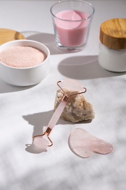 Rouleau facial rose à angle élevé et gua sha