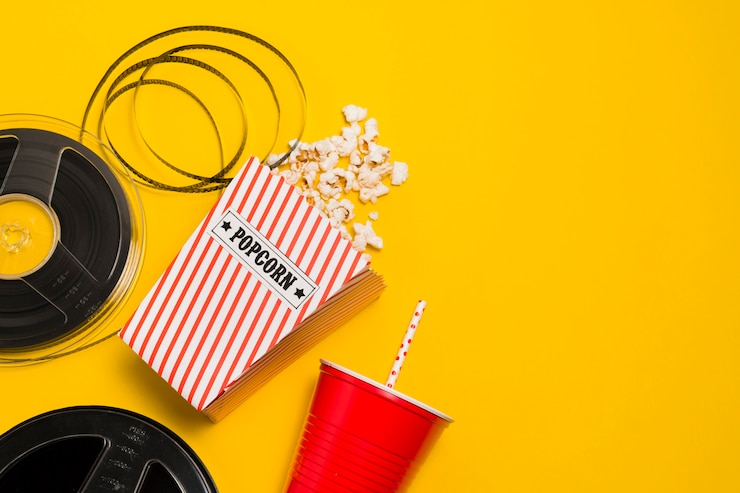 Photo gratuit rouleau de film et pop-corn