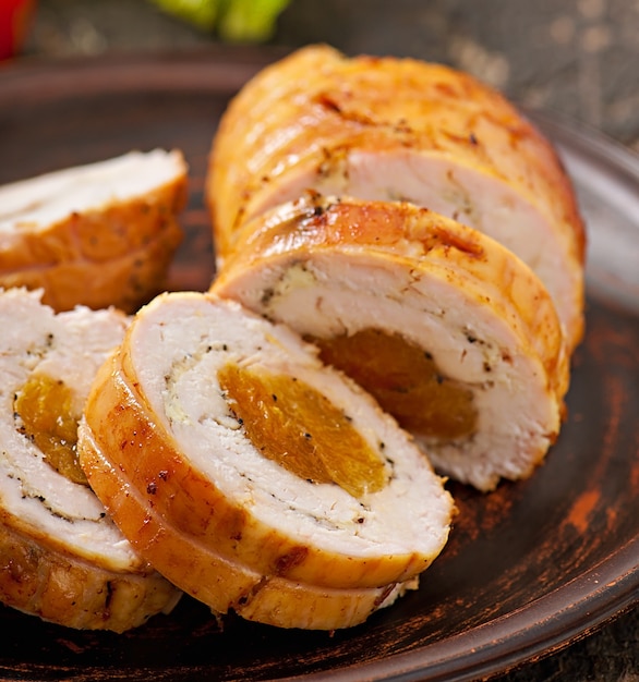 rouleau de poulet aux pruneaux et abricots secs