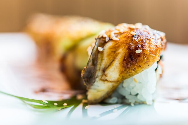 Rouleau de sushi poisson anguille