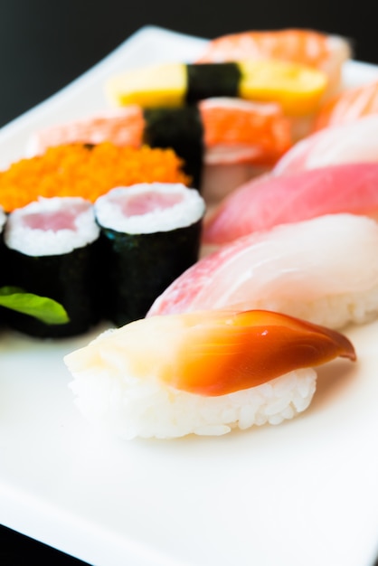 Photo gratuite rouleau de sushi