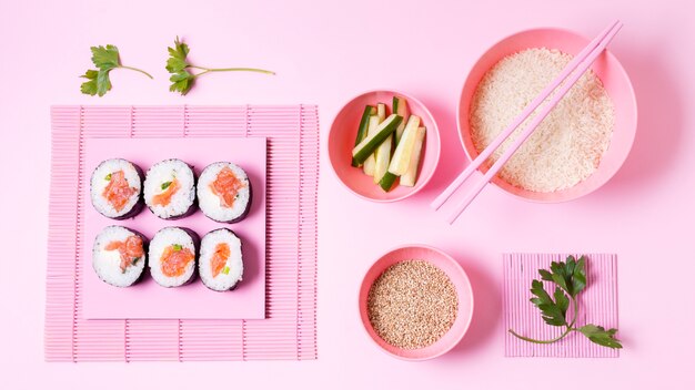 Rouleaux de sushi et riz