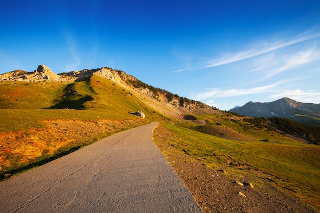 Photo gratuite route en passe de montagne