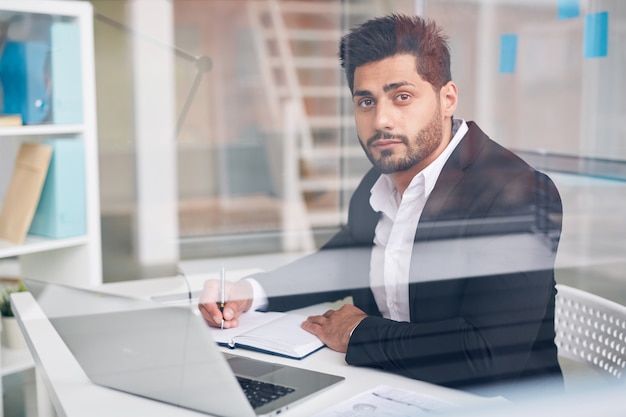 Routine de bureau de l'employé