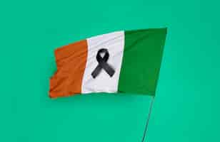 Photo gratuite ruban de deuil noir avec drapeau irlandais