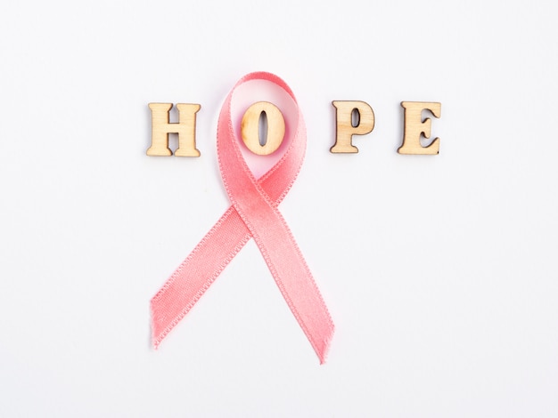 Photo gratuite ruban rose exprimant une sensibilisation au cancer du sein
