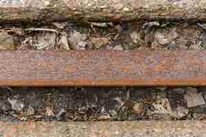 Photo gratuite rue d'asphalte avec rails de train