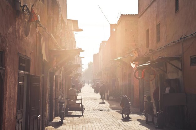 rue du jour à marrakech, maroc