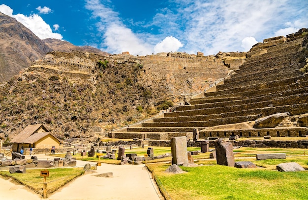 Ruines Incas à Ollantaytambo Au Pérou Photo Premium