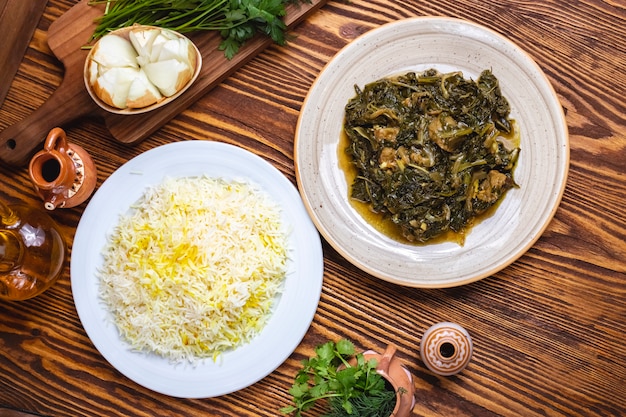 Sabzi pilaf riz viande aux épinards épices vue de dessus