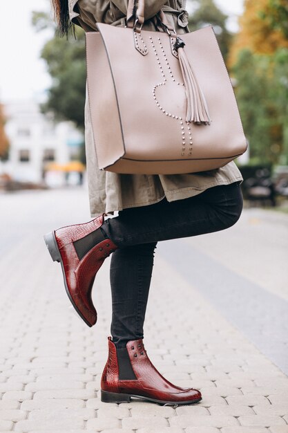 Le sac de la femme se bouchent