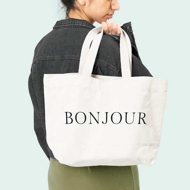 Photo gratuite sac fourre-tout blanc avec accessoire de typographie bonjour shoot studio