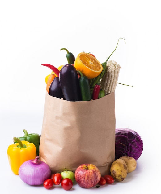 Sac de papier avec des légumes