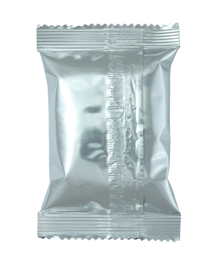 Photo gratuit sac de sachet en feuille isolé sur blanc avec tracé de découpe