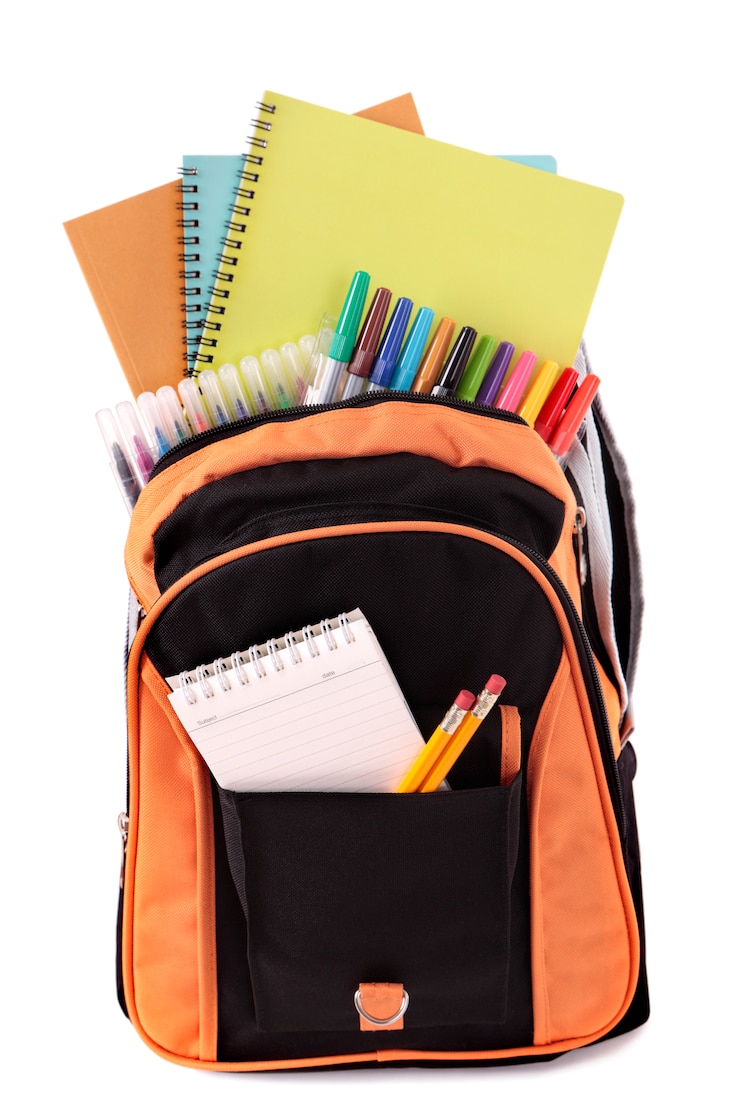 Photo gratuit sac scolaire avec des éléments