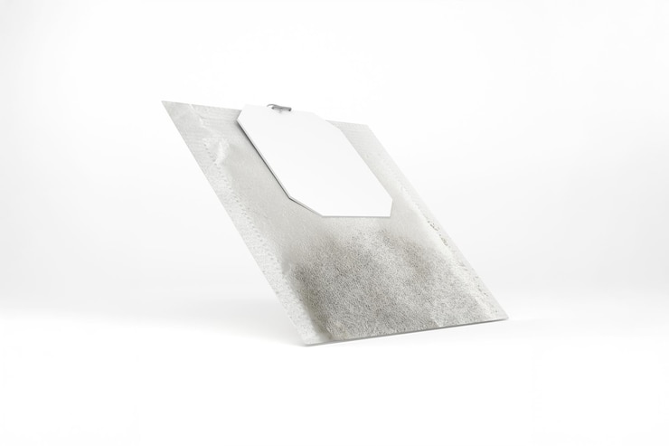 Photo gratuit sac à thé avec étiquette blanche