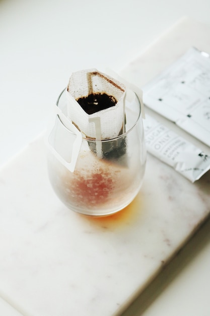 Sachet De Thé Dans Une Tasse En Verre Transparent