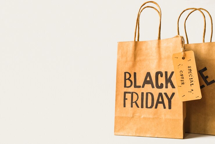 Photo gratuit sacs en papier brun avec étiquette de vente
