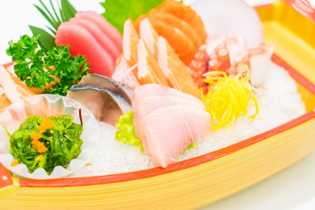 saine nourriture orientale poisson cru