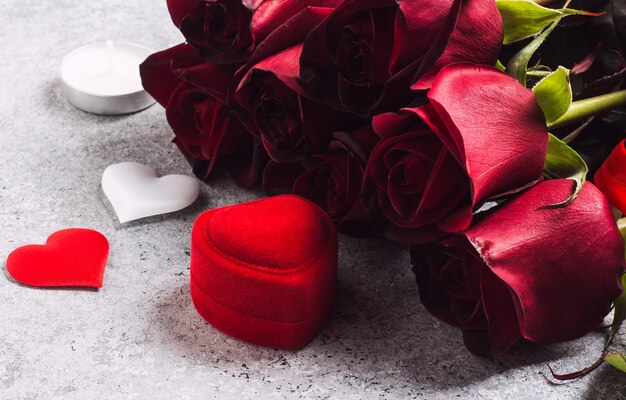 Saint Valentin m&#39;épouser boîte de bague de fiançailles de mariage avec rose rouge