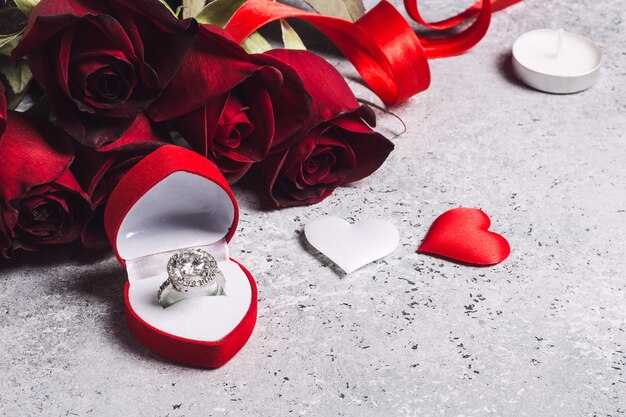 Saint Valentin m&#39;épouser boîte de bague de fiançailles de mariage avec rose rouge