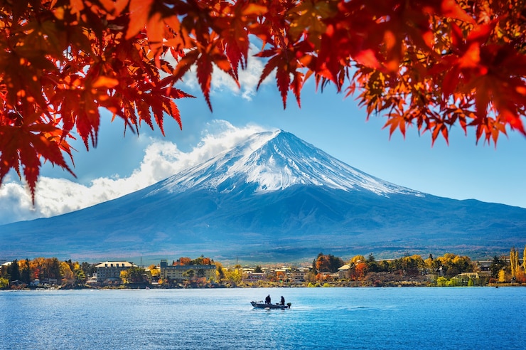 Photo gratuit saison d'automne et montagne fuji au lac kawaguchiko, japon.