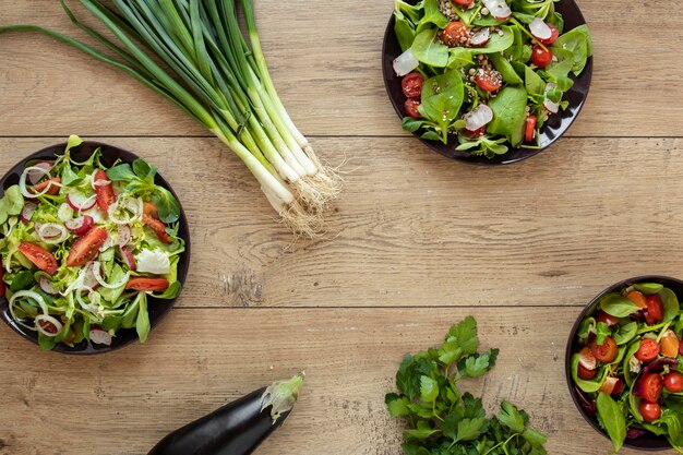 Salade bio sur table