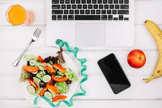 Salade sur le bureau