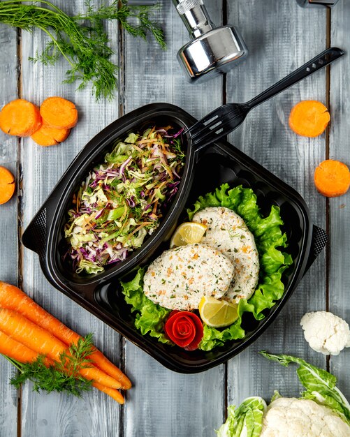 Salade de fines herbes aux escalopes de légumes