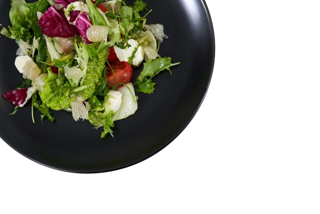 Salade fraîche aux légumes pour perdre du poids