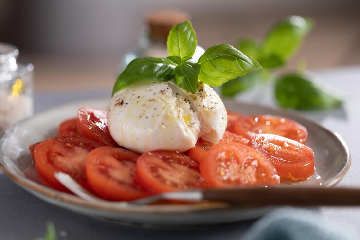 Photo gratuit salade de mozzarella avec tomates et basilic