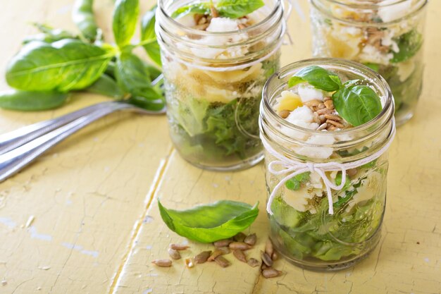 Salade de pâtes aux pois farfalle et feta