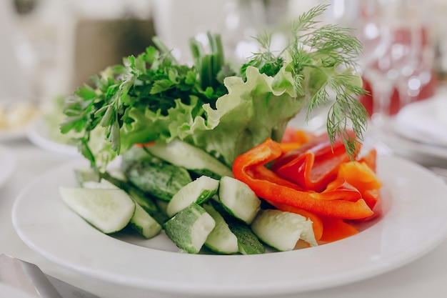 Photo gratuite salade de poivron et concombre