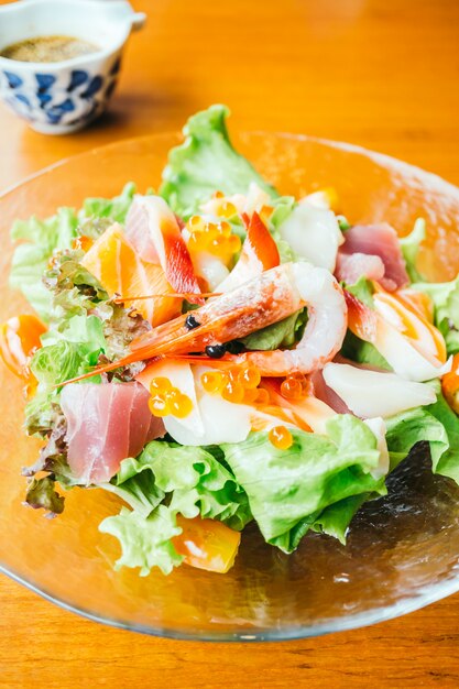 Photo gratuite salade sashimi