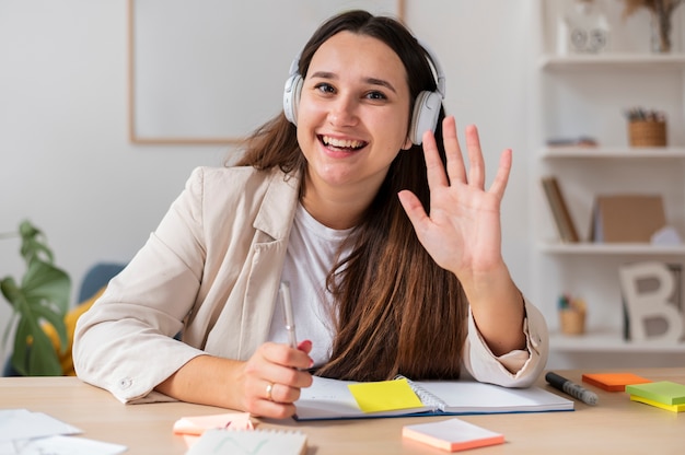 Photo gratuite salle de classe virtuelle et espace d'étude