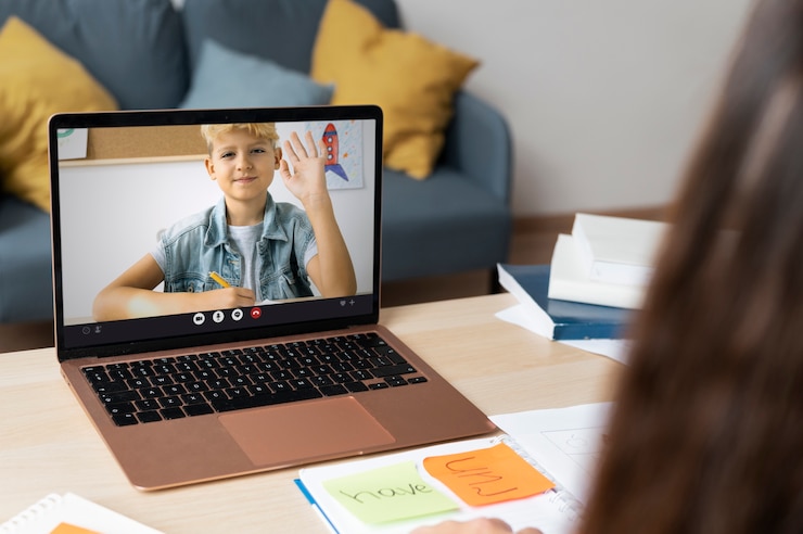 Photo gratuit salle de classe virtuelle et espace d'étude