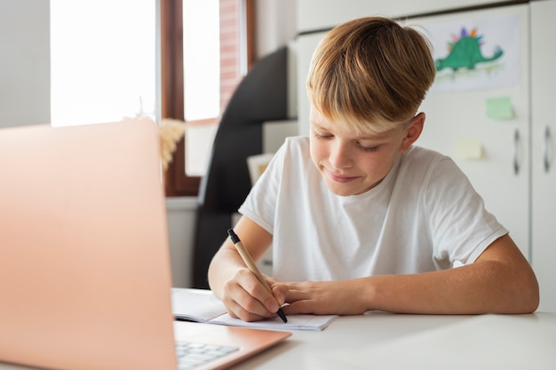 Salle de classe virtuelle et espace d'étude