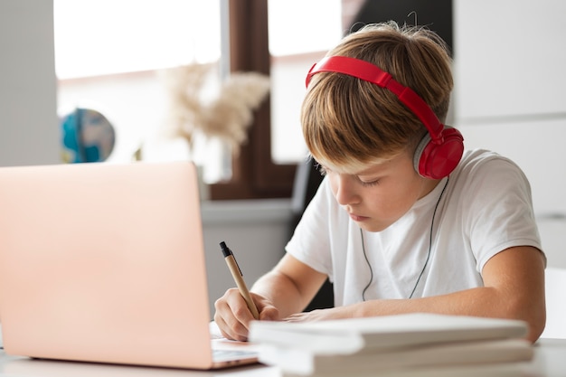 Salle de classe virtuelle et espace d'étude