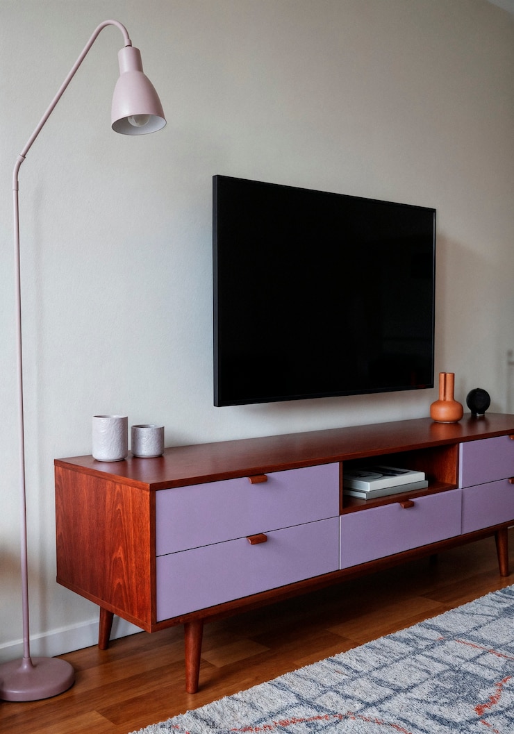 Photo gratuit salon moderne avec télévision et meubles élégants