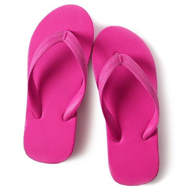 Sandales flip flop rose isolés sur fond blanc