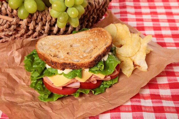 Sandwich à jambon et fromage à piquenique