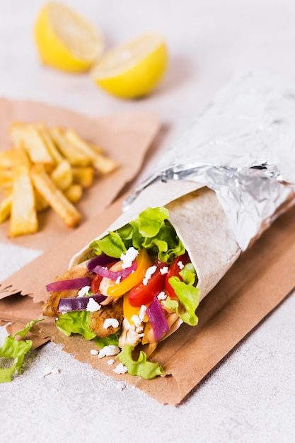 Photo gratuite sandwich kebab arabe vue haute nourriture